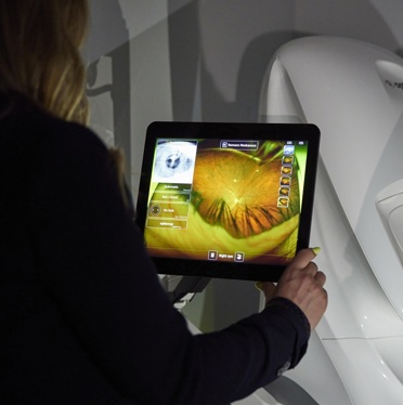 opticians eye care OCT scan eye test image