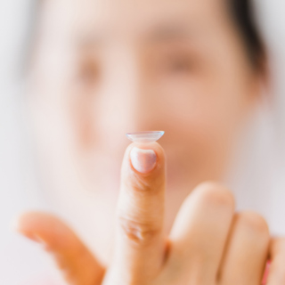 How To Put In Contact Lenses Istock 1200700033