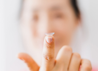 How To Put In Contact Lenses Istock 1200700033