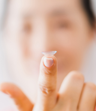 How To Put In Contact Lenses Istock 1200700033