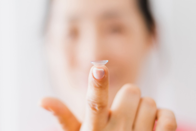 How To Put In Contact Lenses Istock 1200700033