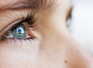 Our Top Tips For Wearing Contact Lenses Adobestock 94313718