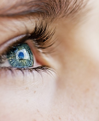 Our Top Tips For Wearing Contact Lenses Adobestock 94313718